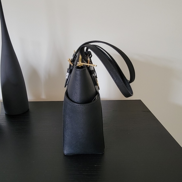 Michael Kors satchel - Picture 7 of 14